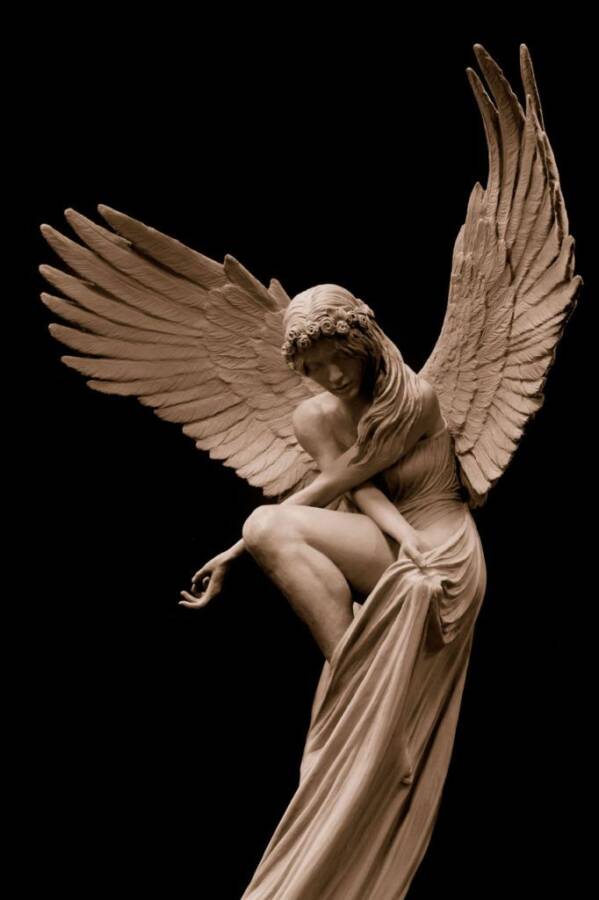 michelangelo angel sculpture