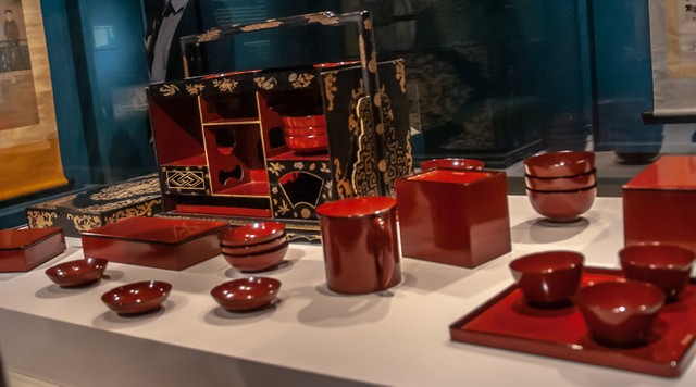 Empress of China Forbidden City Exhibit Tea Set daily life
